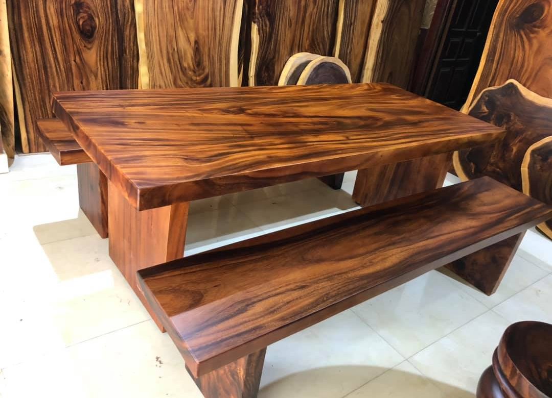 Chia sẻ mẫu bàn ghế nguyên khối bằng gỗ đẹp cho phòng khách