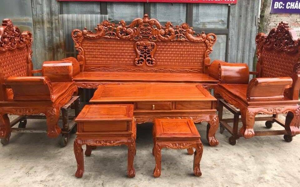 Bộ bàn ghế hoàng gia làm từ gỗ hương đỏ Nam Phi