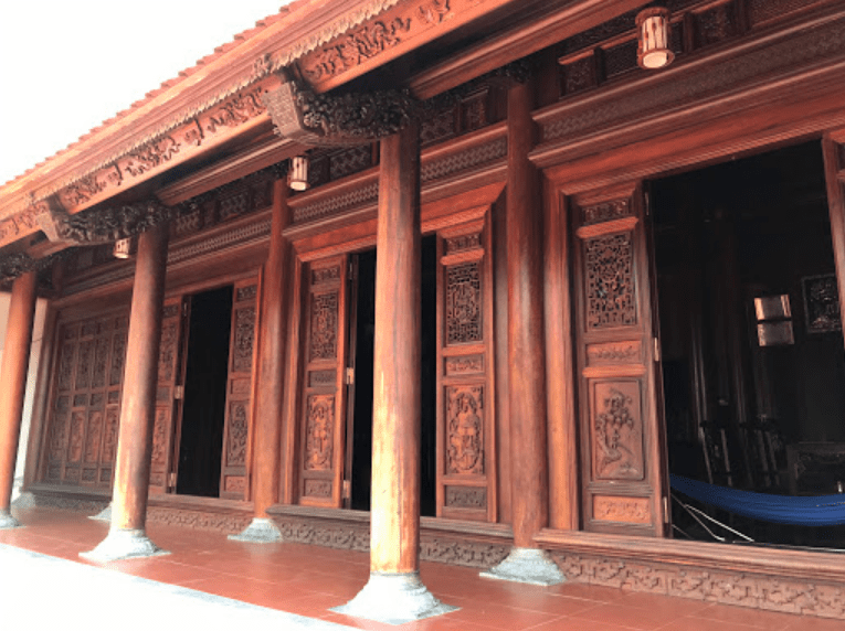 Cửa bức bàn là gì? Mẫu cửa giá trị của ngôi nhà cổ Việt Nam