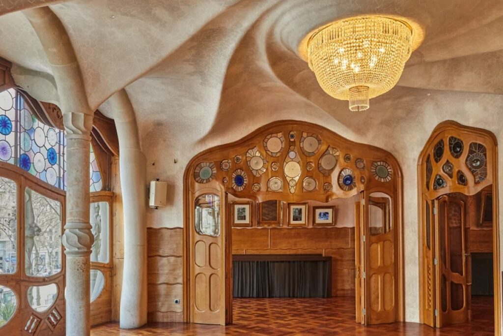 Casa Batllo ở Tây Ban Nha là một trong những công trình tiêu biểu của phong cách Art Nouveau. (Ảnh sưu tầm)
