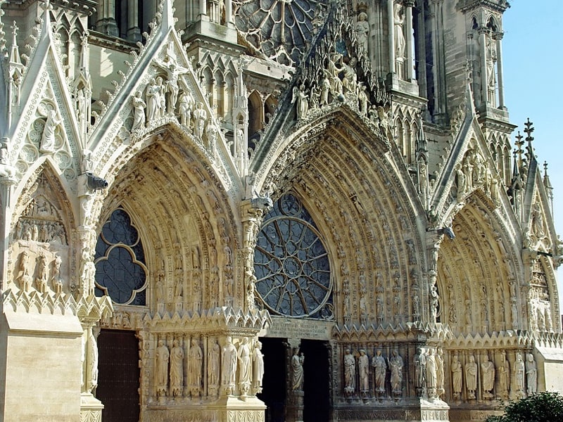 Phong cách thiết kế Gothic xuất hiện nhiều trong kiến trúc các nhà thờ