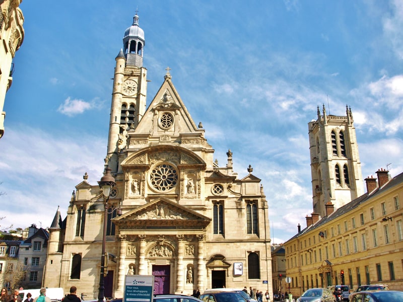 Nhà thờ Saint-Étienne là một công trình kiến trúc Gothic tiêu biểu