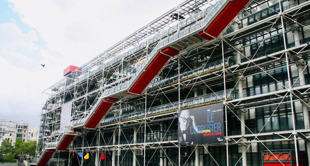 Trung tâm văn hóa Pompidou ở Paris là công trình nổi bật được xây dựng theo kiến trúc Hitech. Ảnh sưu tầm
