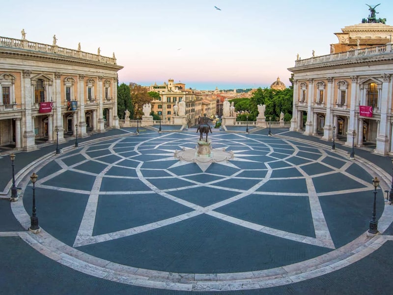 Quảng trường Piazza del Campidoglio là một trong những công trình tiêu biểu của kiến trúc Phục Hưng