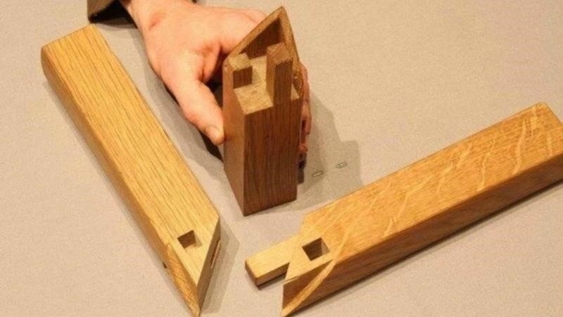 Ghép mộng gỗ là một kỹ thuật đến từ Nhật Bản. Nó được sử dụng để kết nối các mảnh gỗ với nhau một cách chắc chắn và đẹp mắt. Kỹ thuật này đòi hỏi sự chính xác và tinh tế để tạo ra các sản phẩm gỗ độc đáo và bền vững.