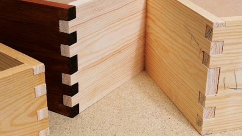 Ghép mộng gỗ là một kỹ thuật đến từ Nhật Bản. Nó được sử dụng để kết nối các mảnh gỗ với nhau một cách chắc chắn và đẹp mắt. Kỹ thuật này đòi hỏi sự chính xác và tinh tế để tạo ra các sản phẩm gỗ độc đáo và bền vững.