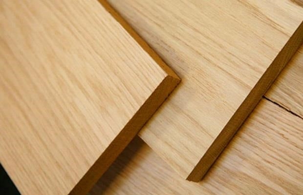Gỗ cà chít được sử dụng rộng rãi trong cuộc sống thông qua các ứng dụng khác nhau. Với độ cứng và độ bền cao, gỗ cà chít là vật liệu lý tưởng cho các công trình xây dựng, như làm khung nhà, cột, sàn và vách ngăn. Ngoài ra, gỗ cà chít còn được sử dụng để làm đồ nội thất, như bàn ghế, tủ, cửa sổ và cửa đi. Gỗ cà chít cũng được sử dụng trong sản xuất đồ chơi, văn phòng phẩm và các sản phẩm gỗ khác. Tuy nhiên, do
