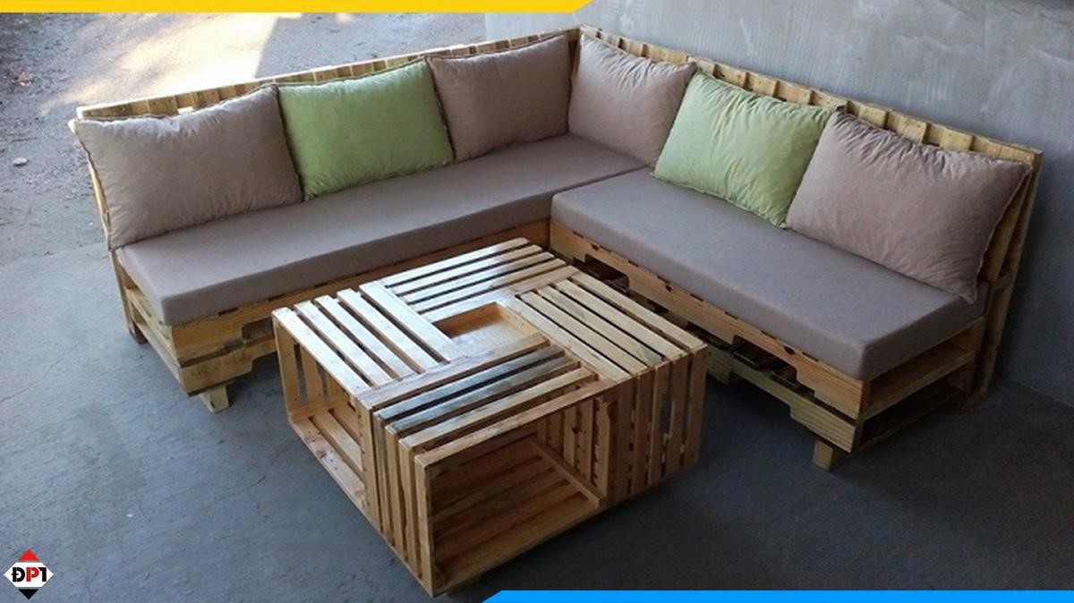 Ghế sofa Pallet được làm từ gỗ Thông và có thêm đệm lót để tạo sự trẻ trung cho không gian.