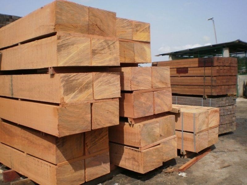 Để tính khối gỗ vuông, ta chỉ cần nhân độ dài, độ rộng và độ cao của nó với nhau. Ví dụ, nếu khối gỗ có độ dài 2 mét, độ rộng 1,5 mét và độ cao 1 mét, thì khối gỗ đó có khối lượng là 3 mét khối.