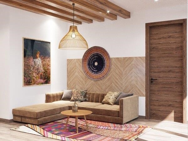 Phòng khách được trang trí bằng cách sử dụng ốp tường đẹp mắt kết hợp với sàn gỗ xương cá, tạo nên một không gian ấm cúng và sang trọng.