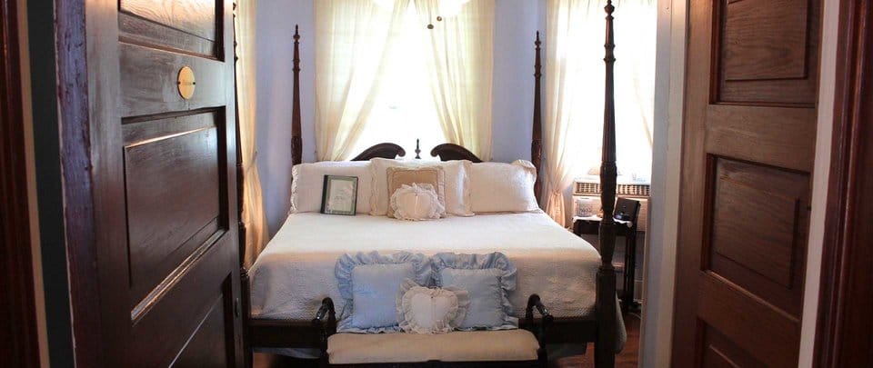 Feng Shui Bed Placement Rules: Which Should You Use?